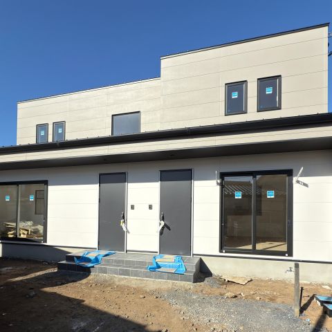 日立市 |  注文住宅　それぞれの暮らしに寄り添う、シンプルな2世帯住宅 アイキャッチ画像